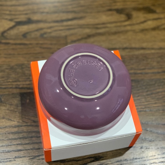 New Le Creuset Mauve Pink Medium Flora Bowl - Picture 3 of 4